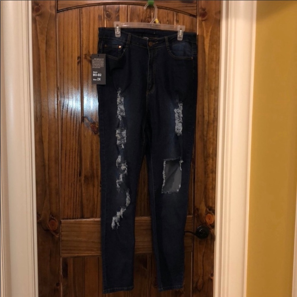 NWT SIZE 2X Fashion Nova Ripped Jeans!